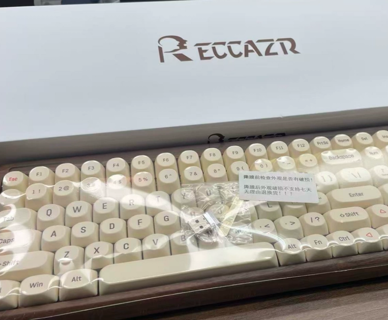 RECCAZR R100 カスタムメカニカルキーボード、ウォ - Retro Gaming Uk のレビューと価格